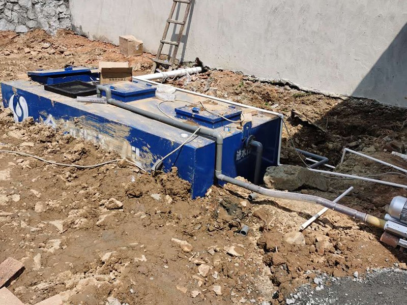 工業(yè)園污水處理設(shè)備安裝現(xiàn)場